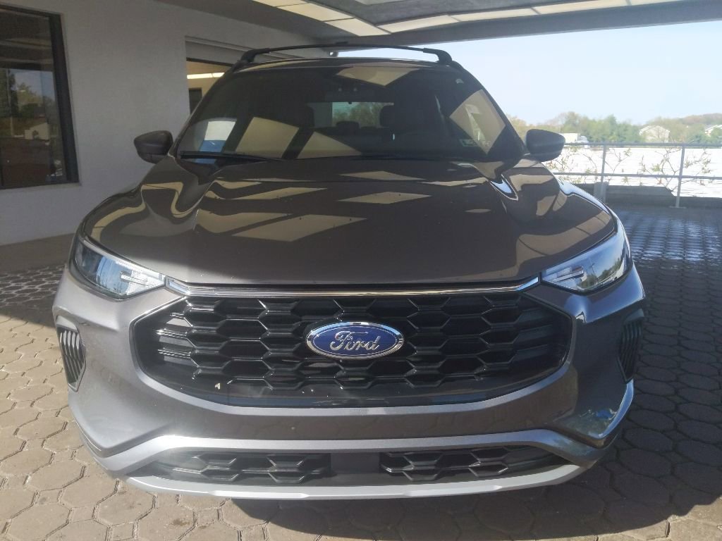 Certified 2023 Ford Escape ST-Line w/ Tech Pack #1 AWD/4WD video 2
