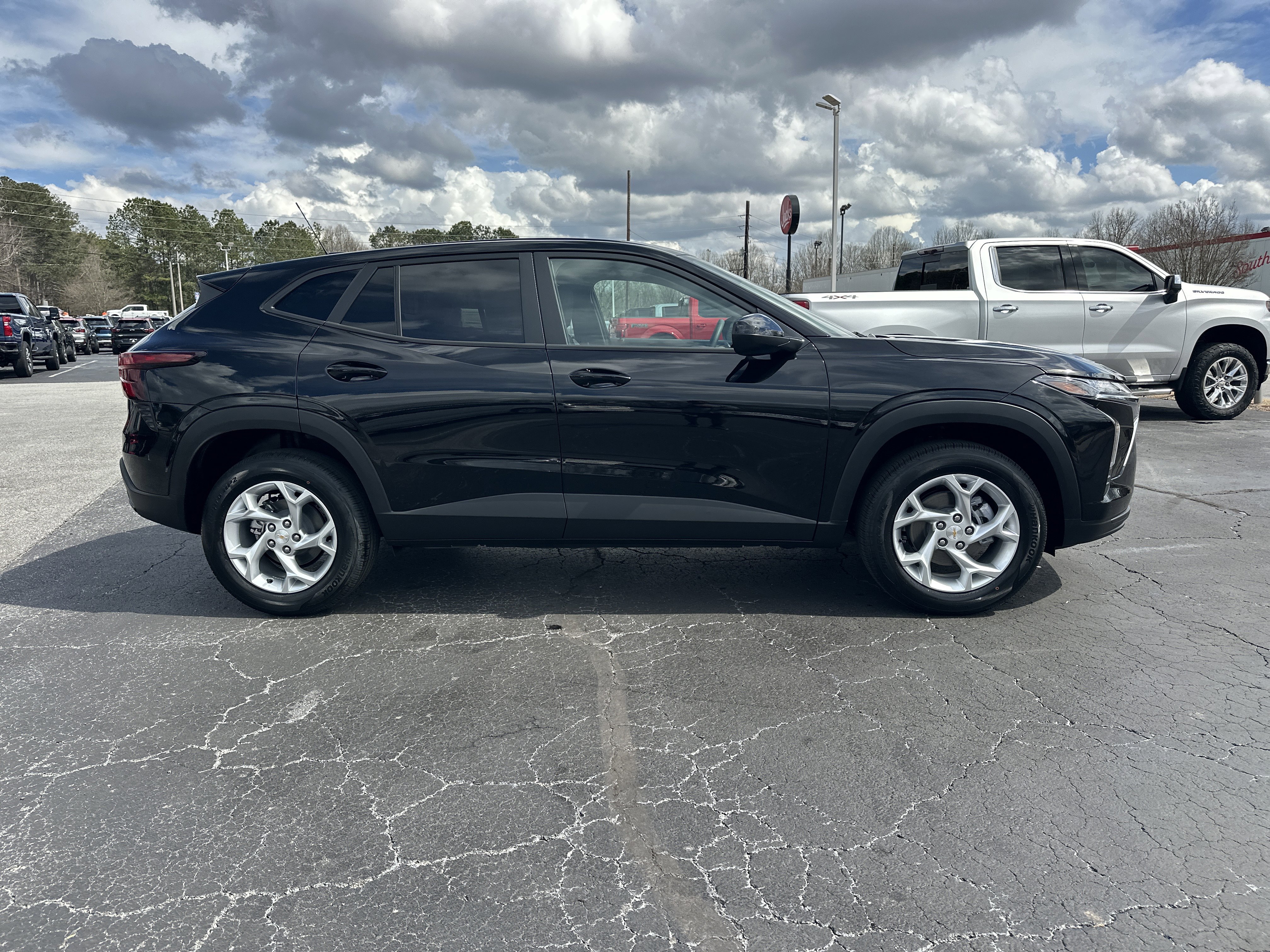 New 2026 Chevrolet Trax LS w/ LS Convenience Package FWD image 10