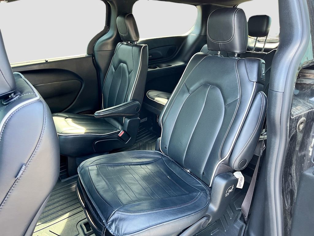 Used 2023 Chrysler Pacifica Limited w/ S Appearance Package AWD/4WD image 29