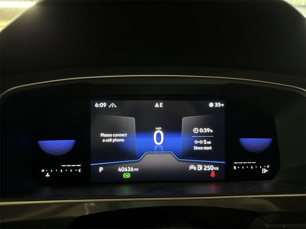 Used 2022 Volkswagen Tiguan SE R-Line image 10