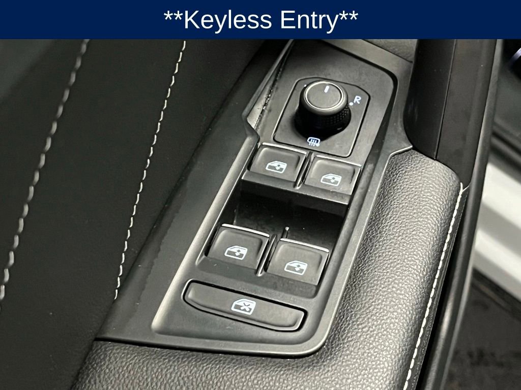 Used 2023 Volkswagen Tiguan SE w/ Panoramic Sunroof Package AWD/4WD image 18