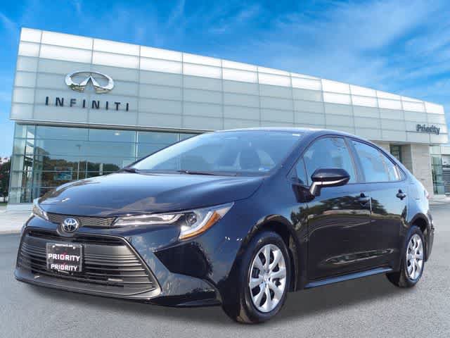 Used 2025 Toyota Corolla LE FWD image 1