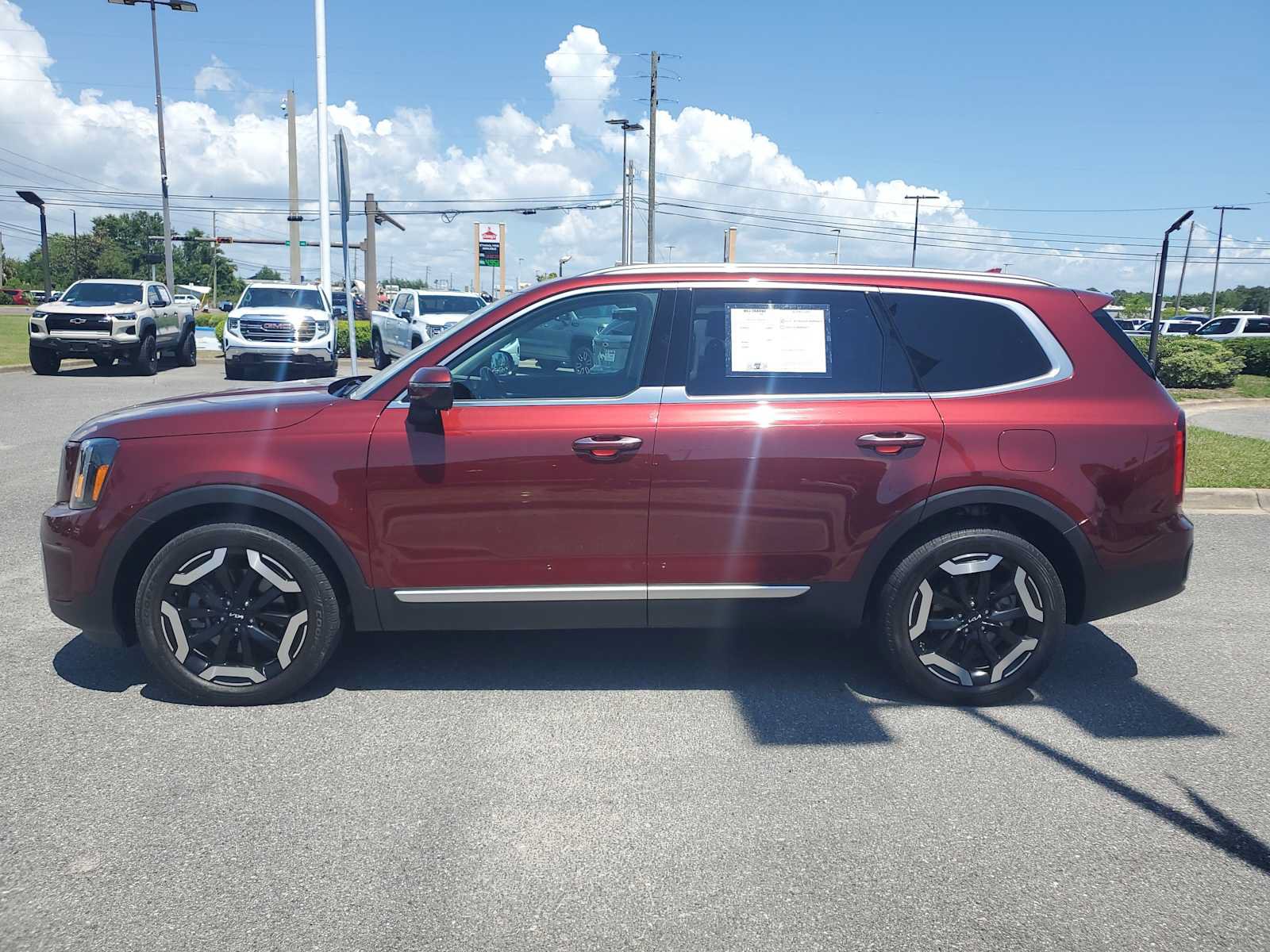 Used 2024 Kia Telluride S w/ S Sunroof Package FWD image 2