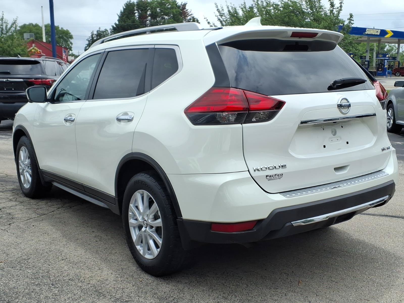 Used 2017 Nissan Rogue SV AWD/4WD image 5