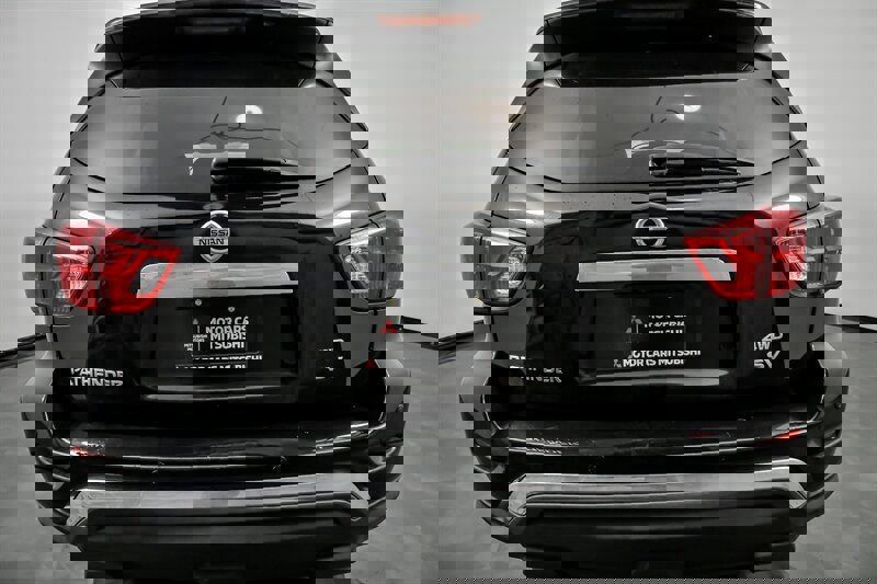 Used 2019 Nissan Pathfinder SV image 10