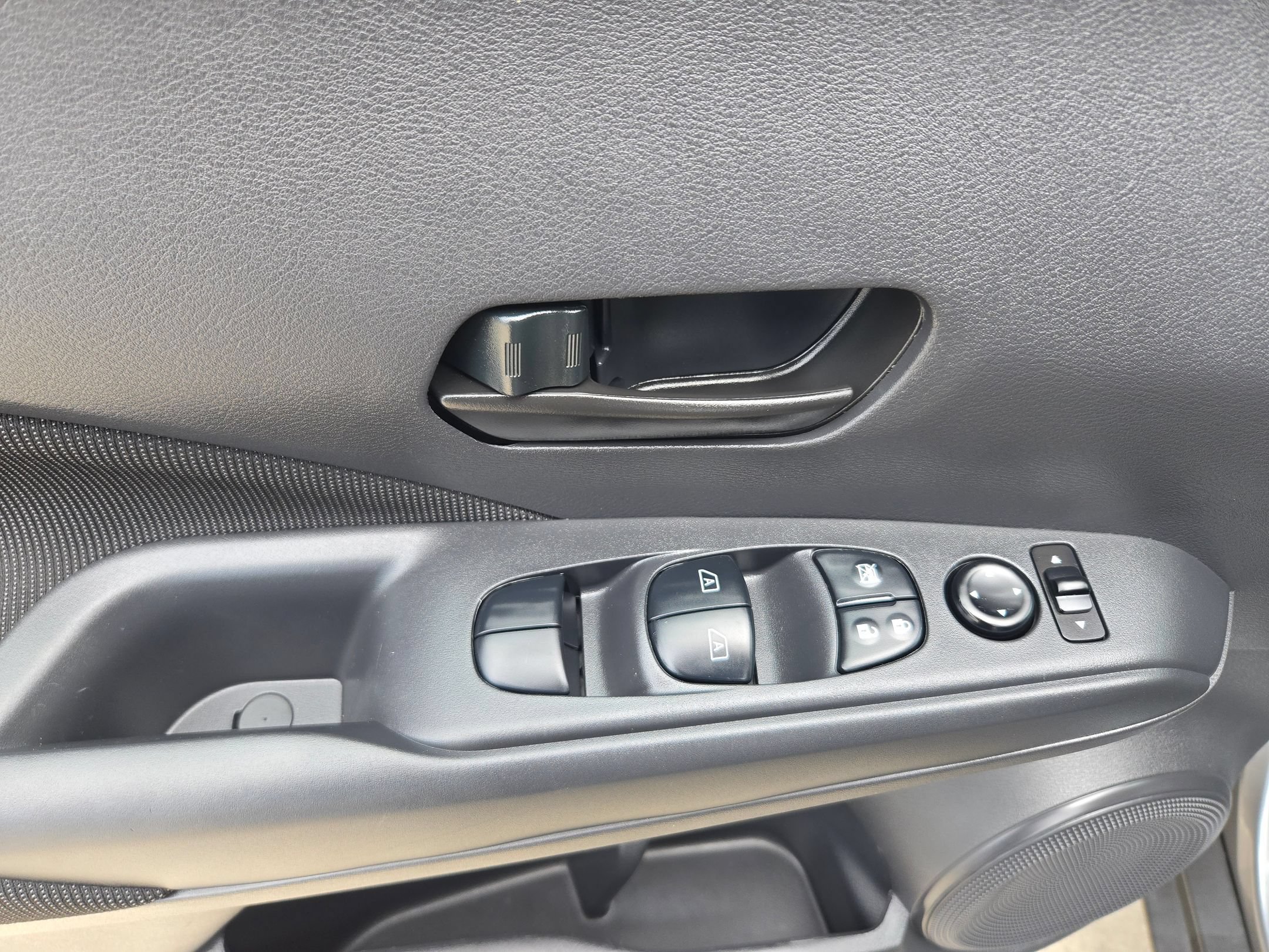 Certified 2025 Nissan Kicks Play S FWD image 12