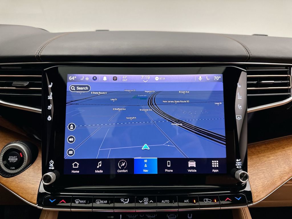 Used 2022 Jeep Grand Wagoneer Series III w/ Rear Seat Video Group 1 AWD/4WD image 31