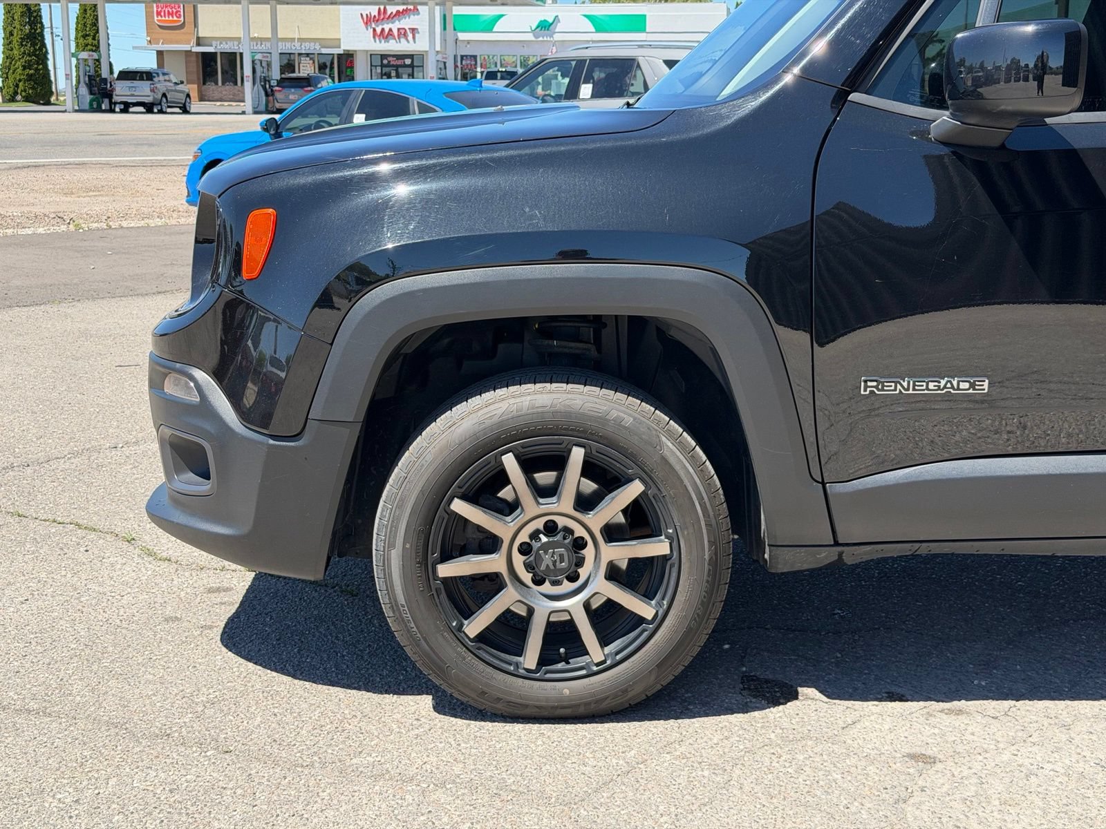 Used 2018 Jeep Renegade Latitude w/ Cold Weather Group AWD/4WD image 12