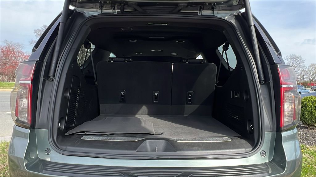Used 2023 Chevrolet Suburban Premier image 17