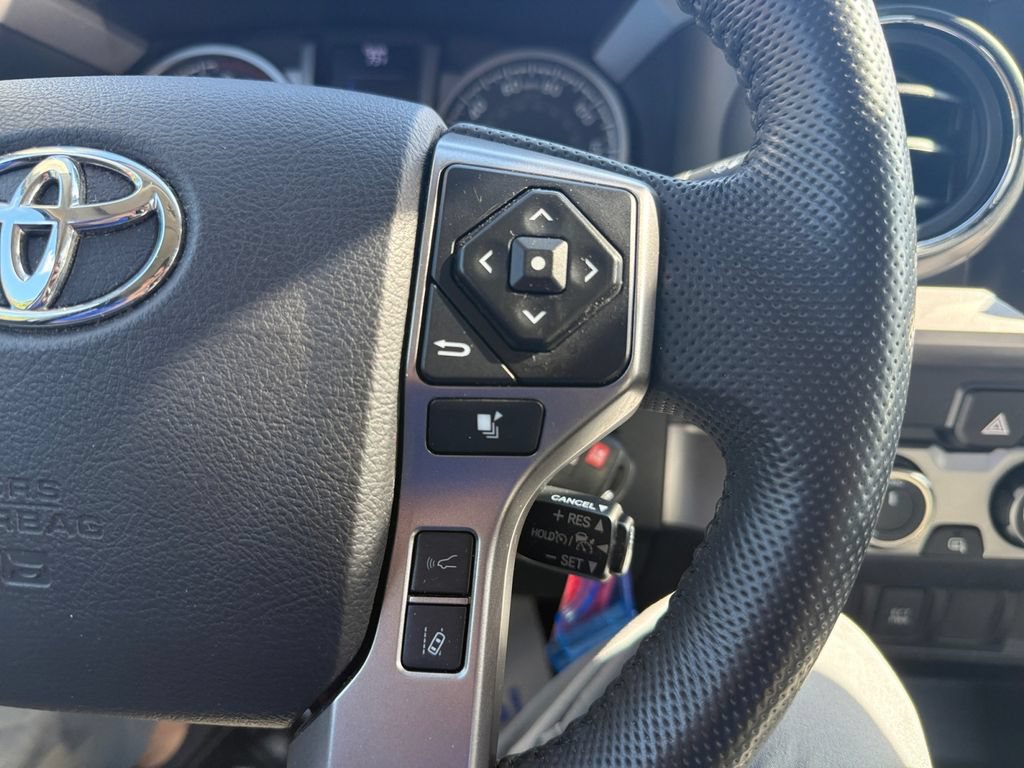 Used 2022 Toyota Tacoma SR5 w/ SR5 Appearance Package (SM) AWD/4WD image 33