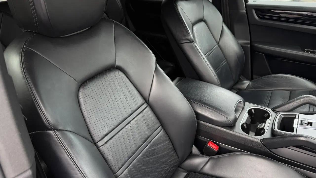Used 2021 Porsche Cayenne image 32