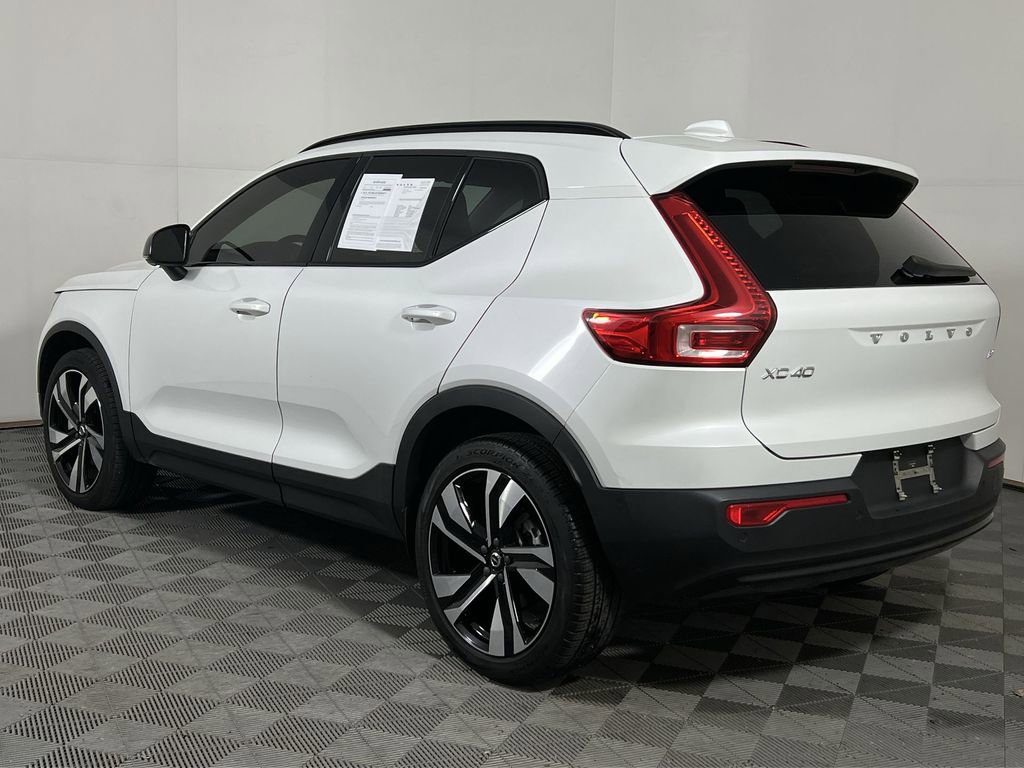 Certified 2024 Volvo XC40 B5 Plus image 8
