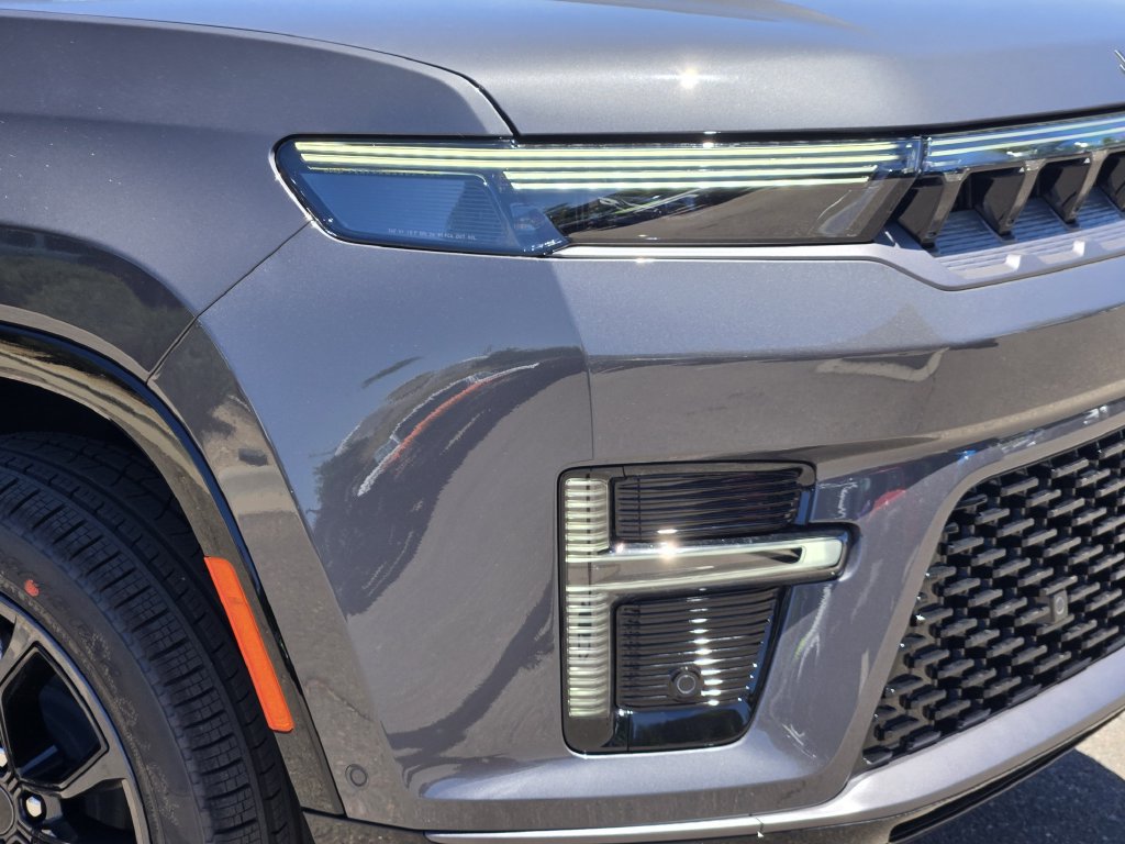 New 2026 Jeep Grand Wagoneer L Summit AWD/4WD image 5