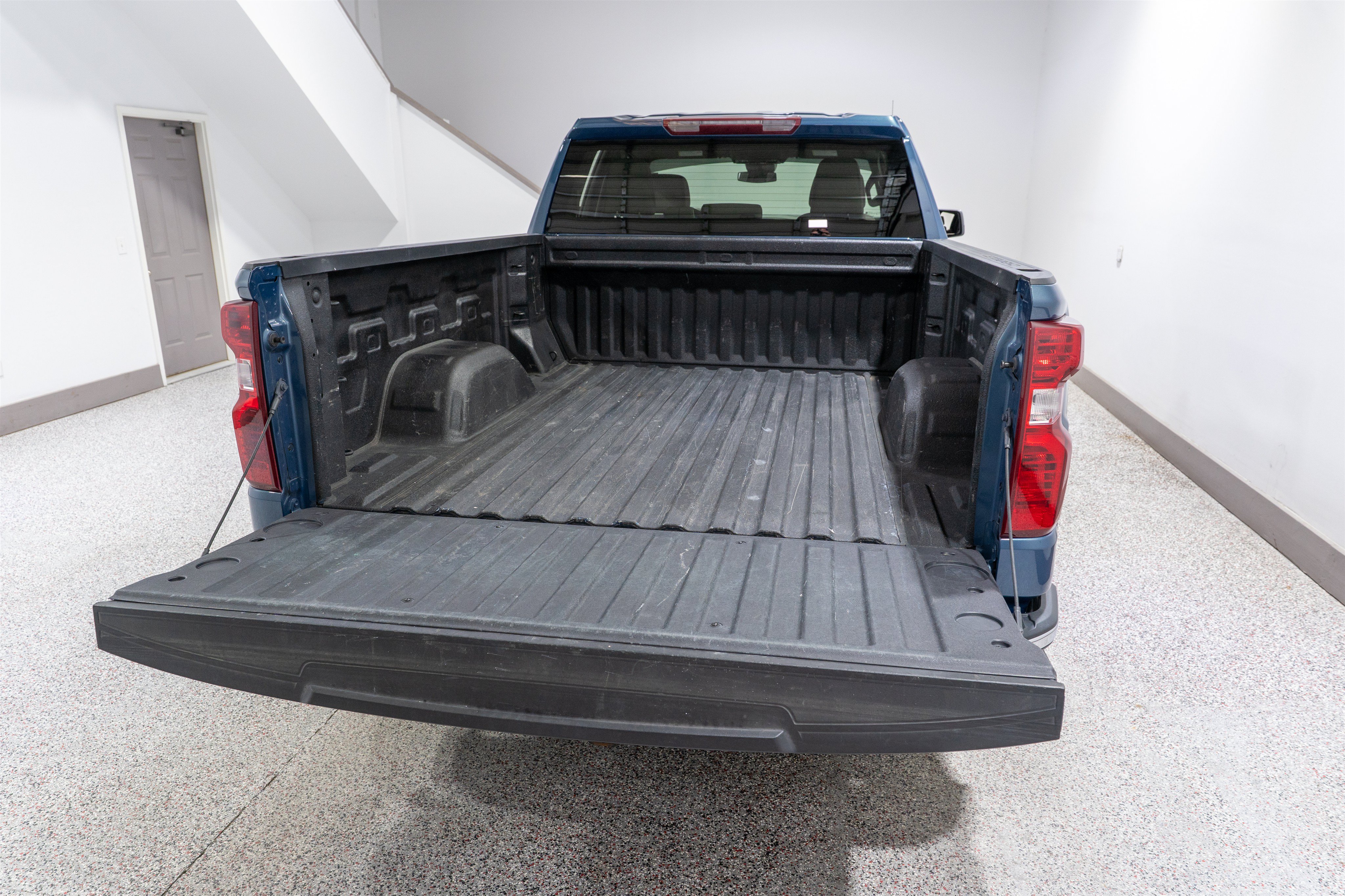 Used 2024 Chevrolet Silverado 1500 LT RWD image 11