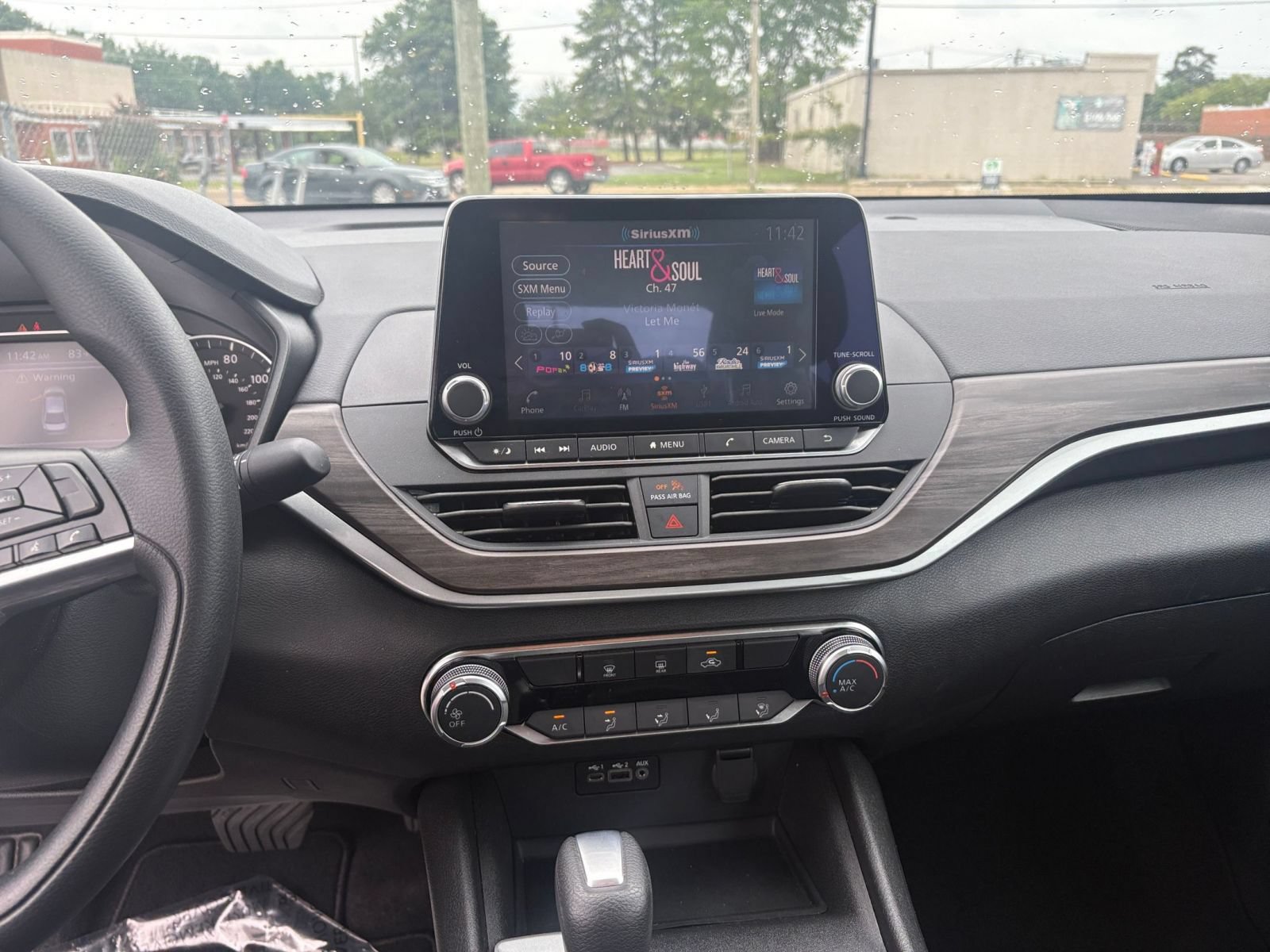 Used 2025 Nissan Altima 2.5 SV FWD image 17