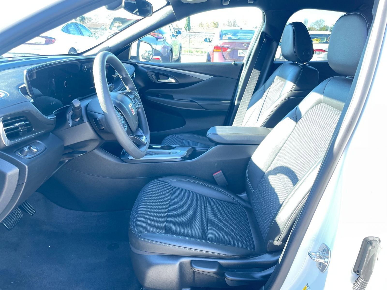 Used 2025 Buick Envista Preferred image 28