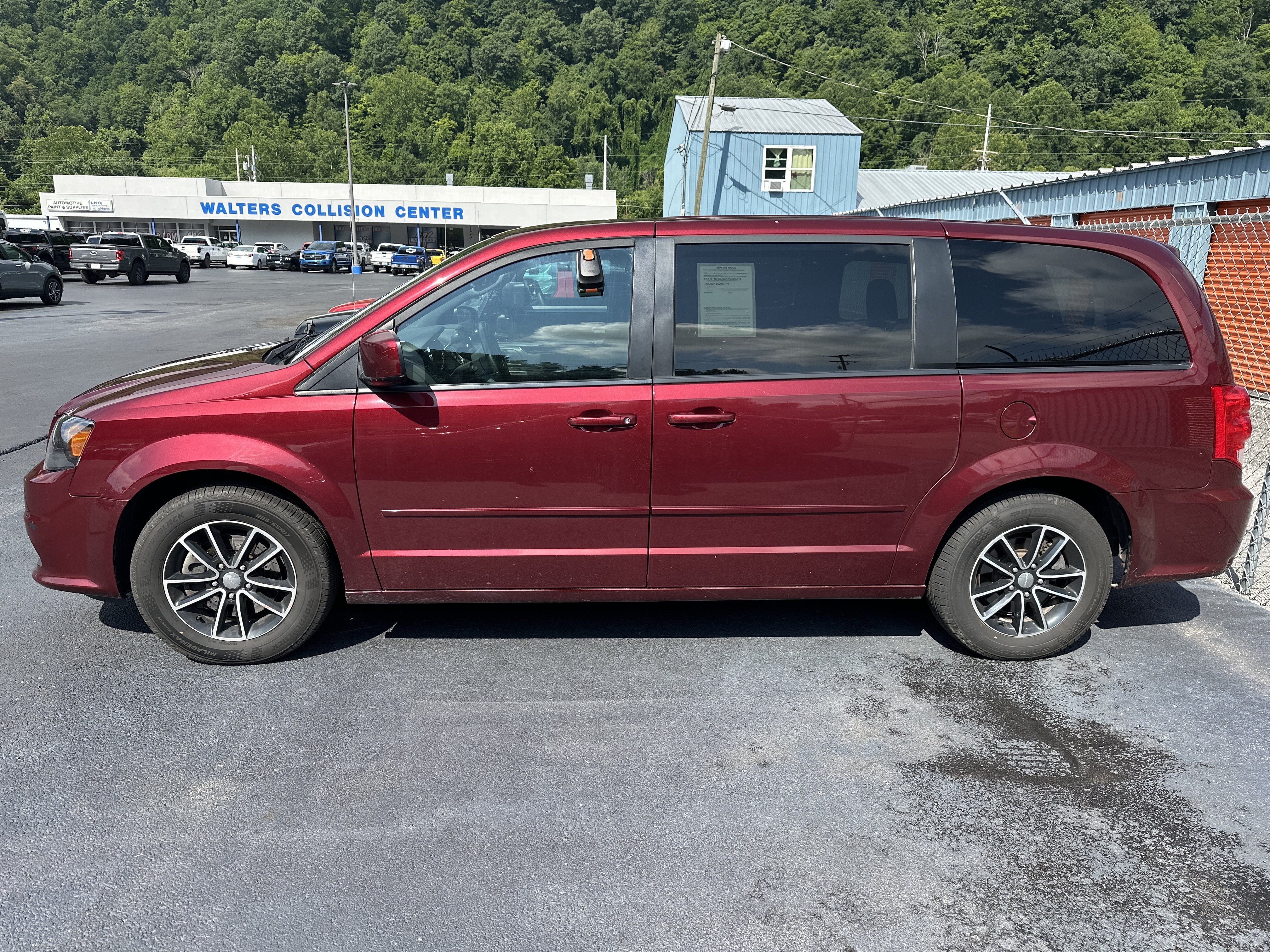 Used 2017 Dodge Grand Caravan SE FWD image 4