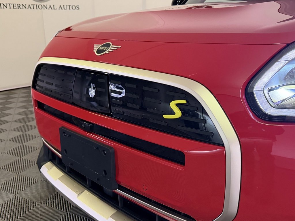 Used 2025 MINI Cooper Countryman SE w/ Comfort Package Max image 14