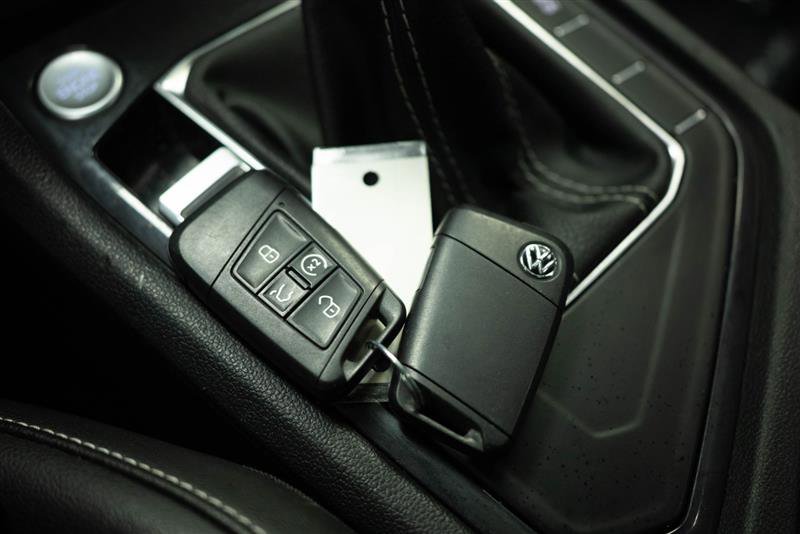 Used 2022 Volkswagen Tiguan SE w/ Panoramic Sunroof Package image 23