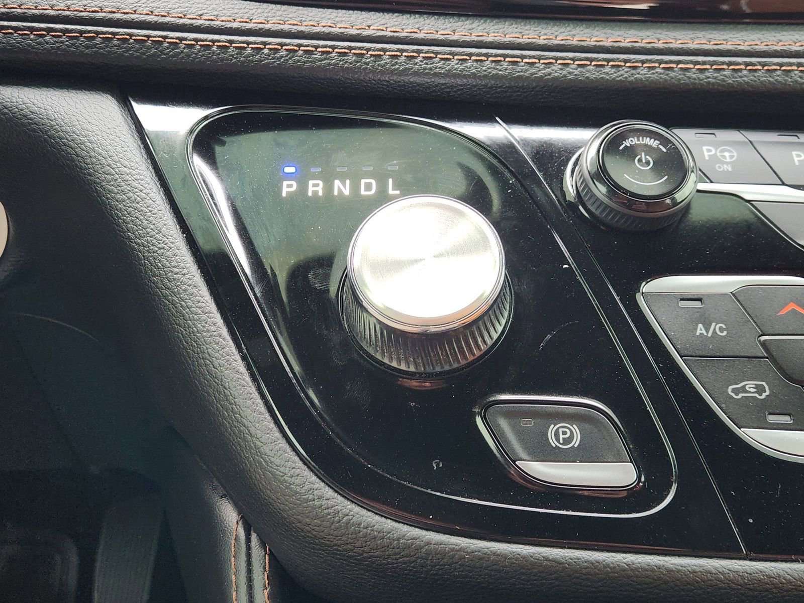 Used 2025 Chrysler Pacifica Pinnacle FWD image 24