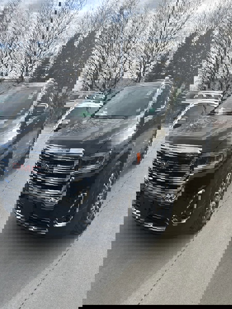 Used 2023 GMC Acadia SLT w/ Preferred Package