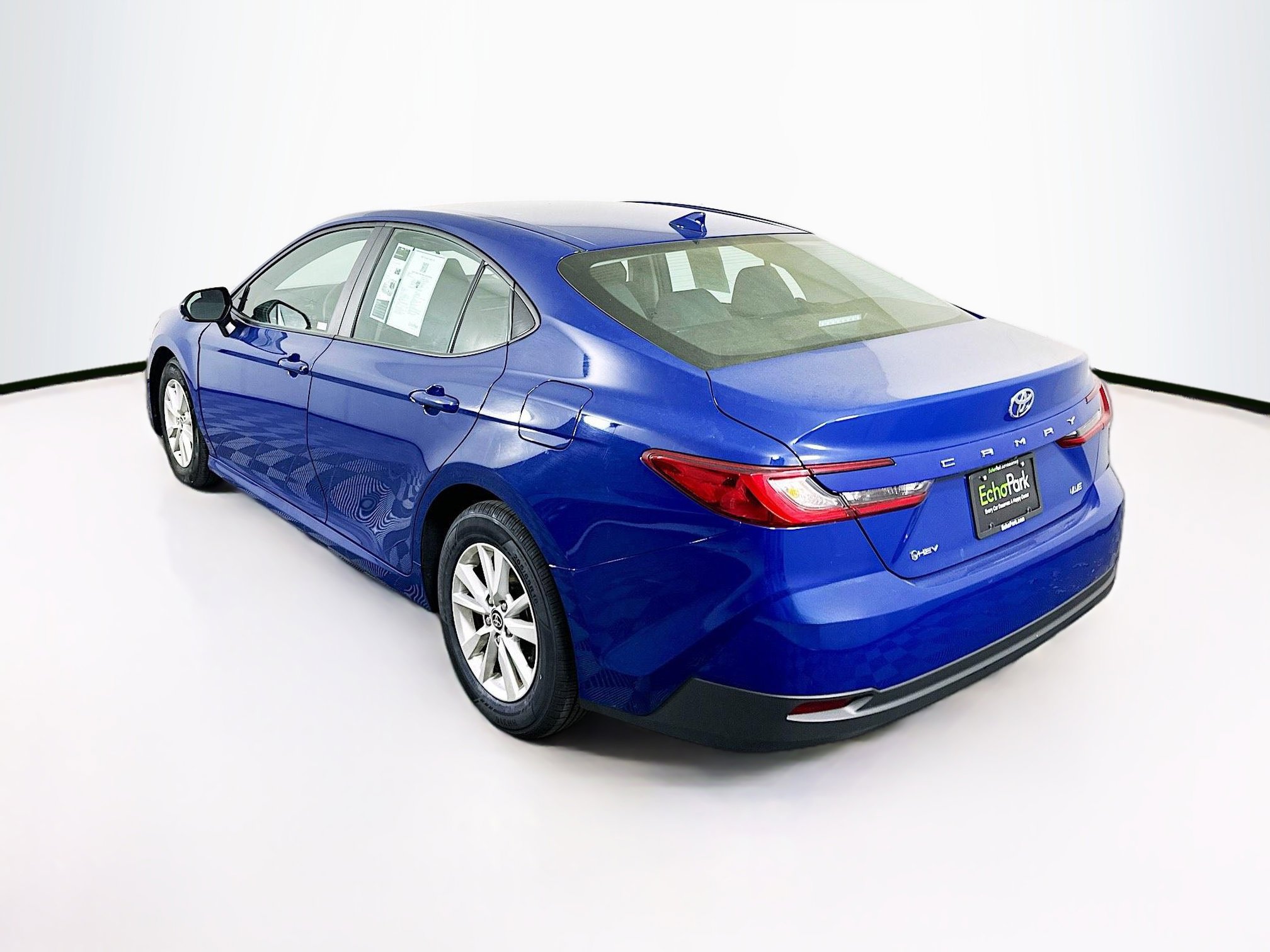Used 2025 Toyota Camry LE image 5