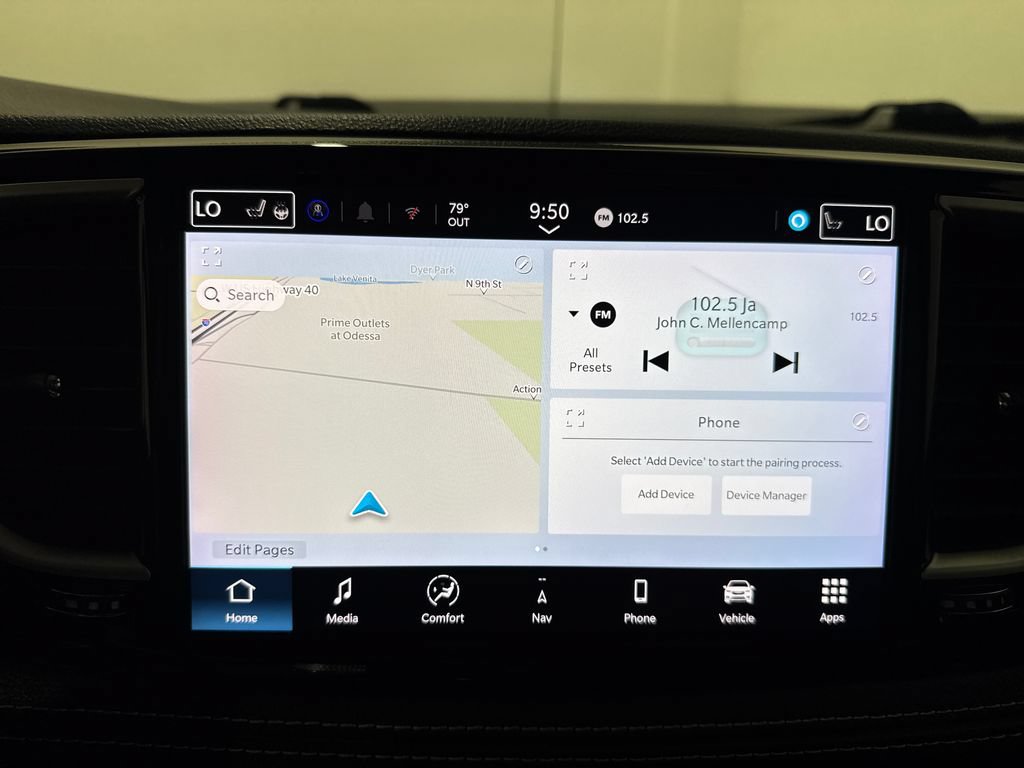 Used 2024 Chrysler Pacifica Limited FWD image 3