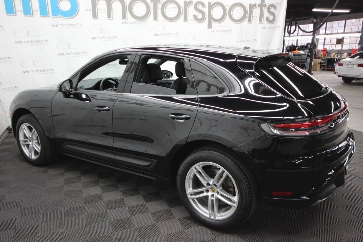 Used 2023 Porsche Macan image 2