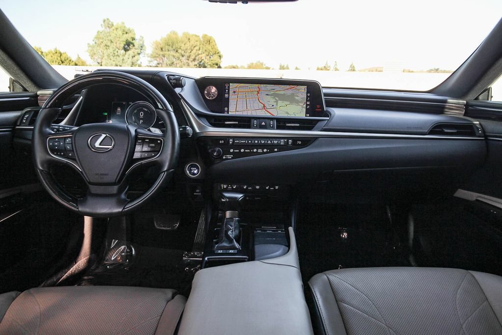 Used 2020 Lexus ES 300h w/ Accessory Package FWD image 12