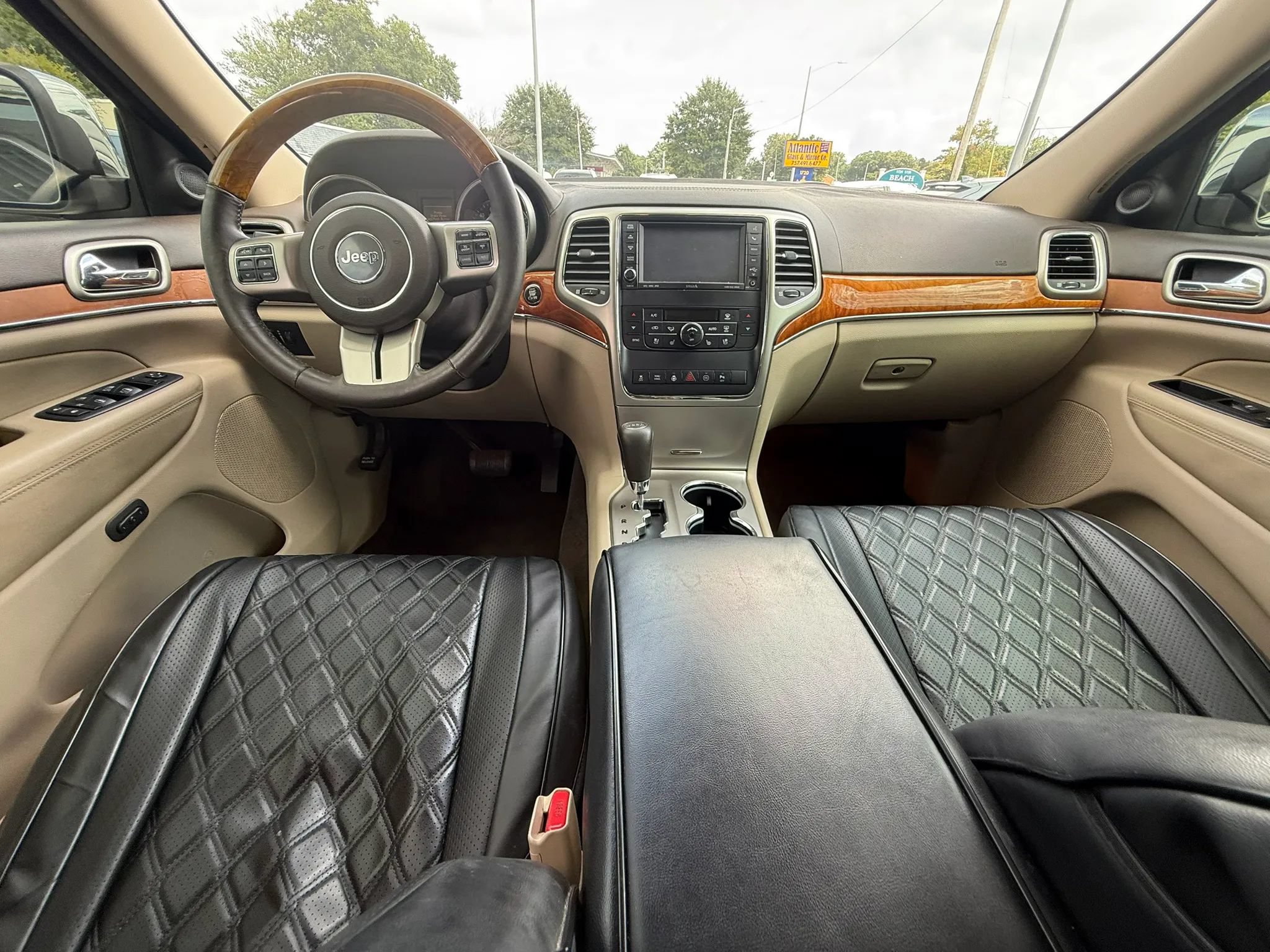 Used 2011 Jeep Grand Cherokee Overland AWD/4WD image 13