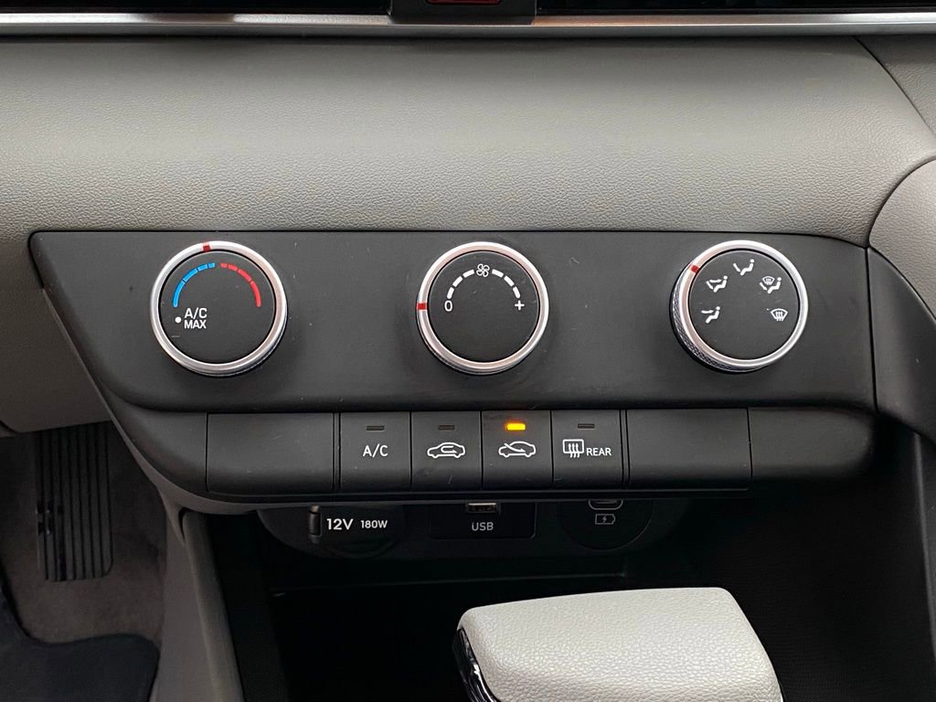 Used 2024 Hyundai Elantra SE FWD image 17
