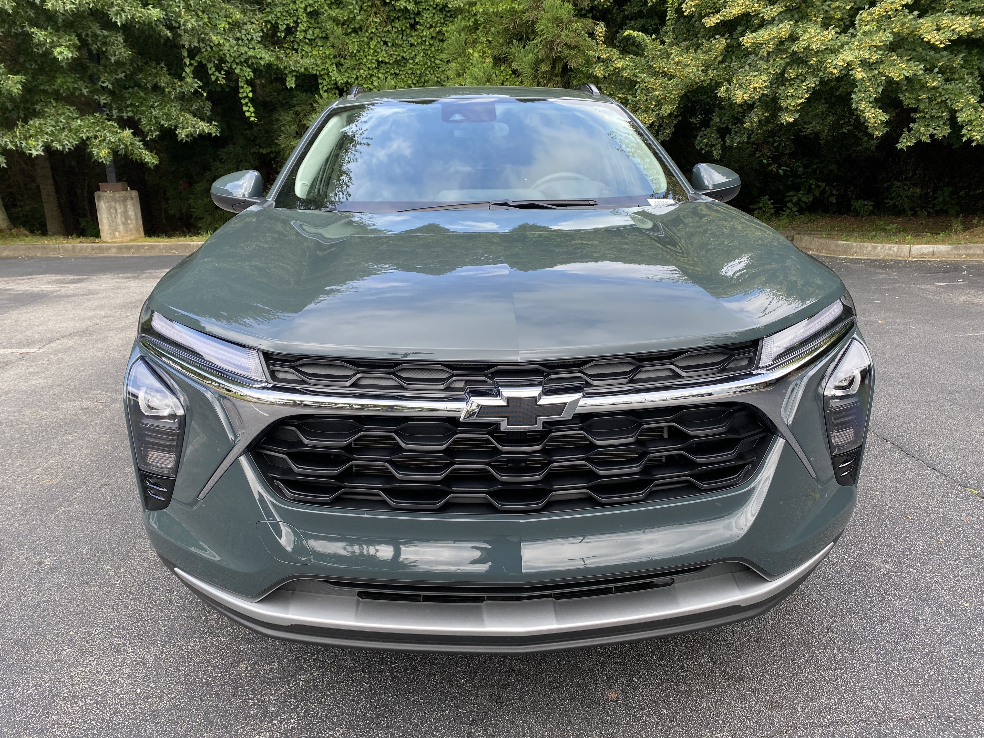 Used 2026 Chevrolet Trax LT w/ Sunroof Package FWD image 3
