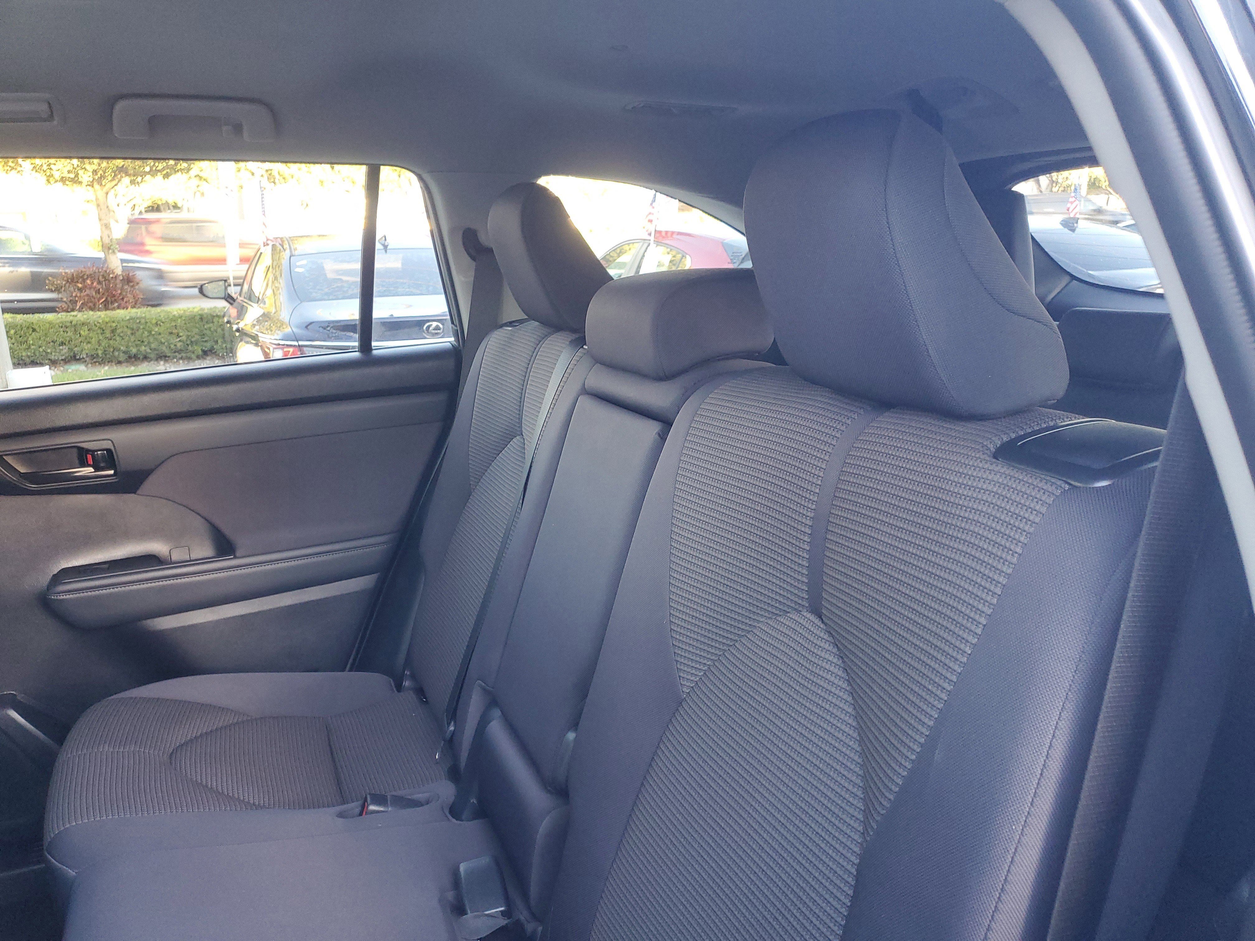 Used 2023 Toyota Highlander LE image 14