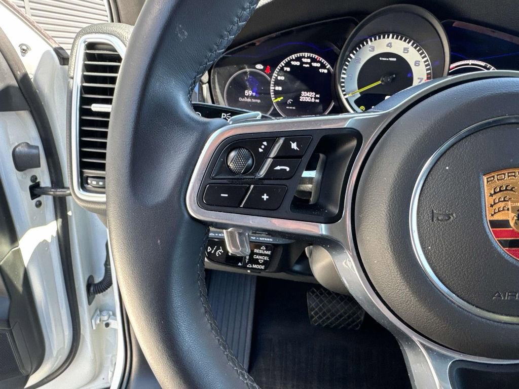 Certified 2023 Porsche Cayenne Platinum Edition image 24