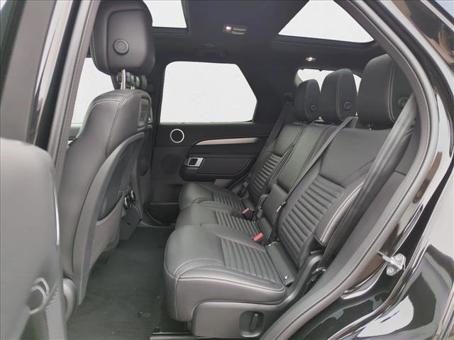 New 2024 Land Rover Discovery Dynamic SE image 18