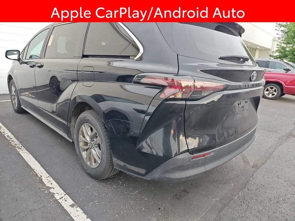 Used 2024 Toyota Sienna LE FWD image 4