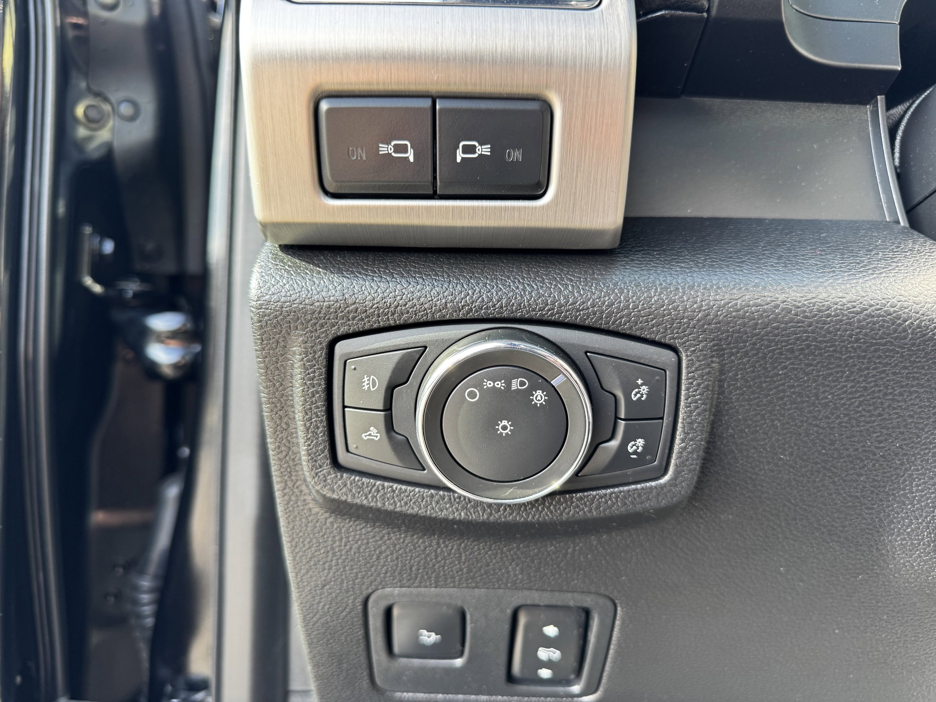 Used 2021 Ford F250 Platinum w/ FX4 Off-Road Package image 14