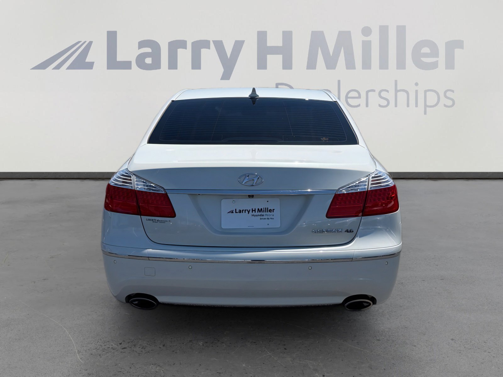Used 2009 Hyundai Genesis 4.6 w/ Technology Pkg 5 RWD image 4