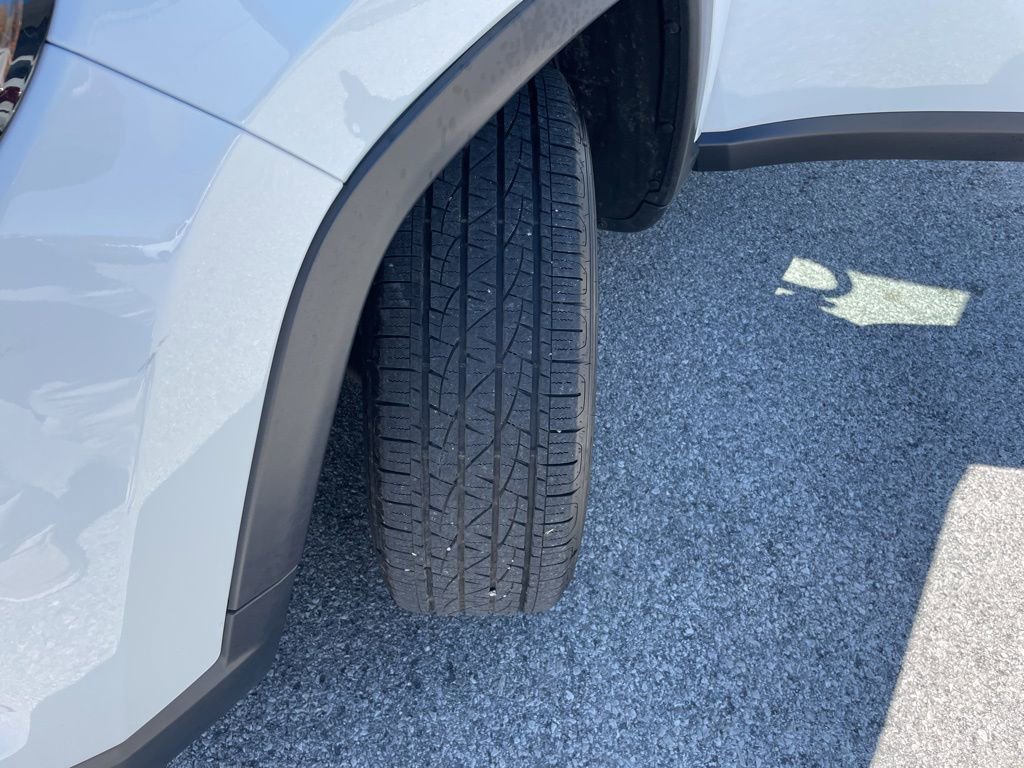 Used 2025 Jeep Compass Latitude image 54