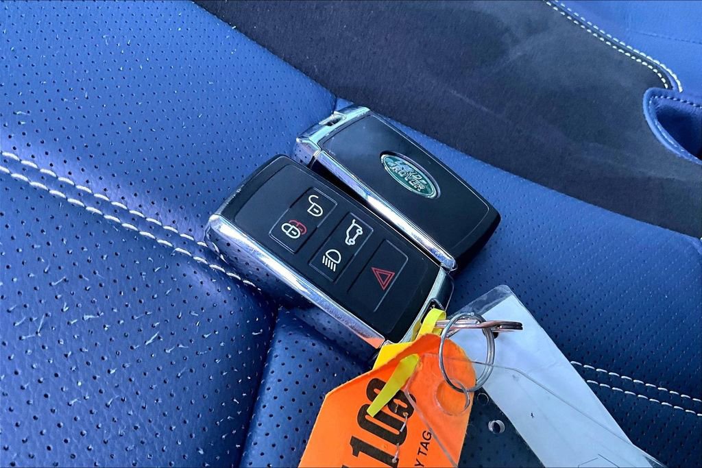 Certified 2023 Land Rover Range Rover Velar R-Dynamic S image 33