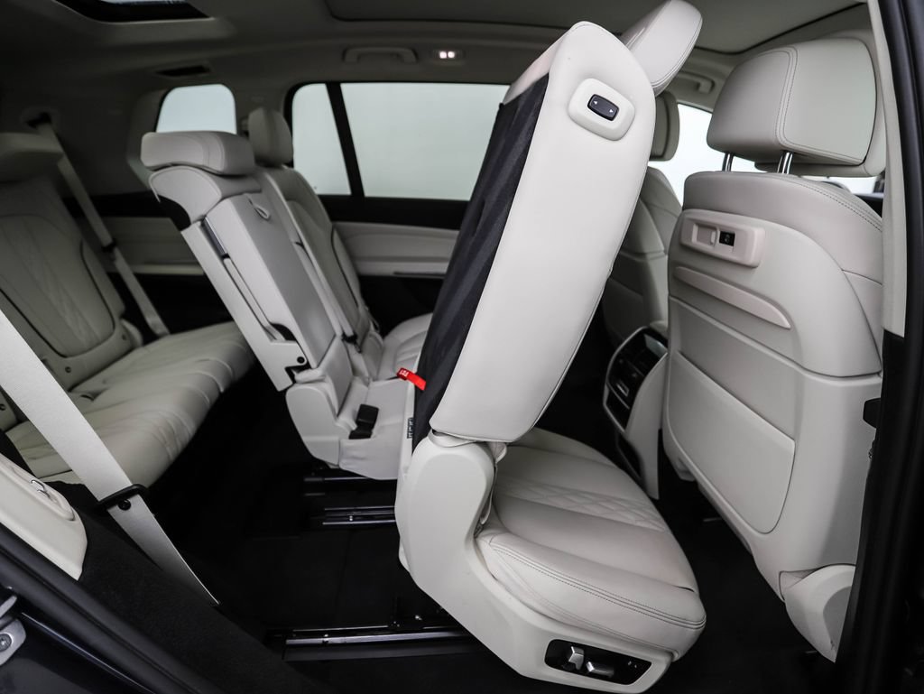 Used 2022 BMW X7 xDrive40i w/ Premium Package AWD/4WD image 36