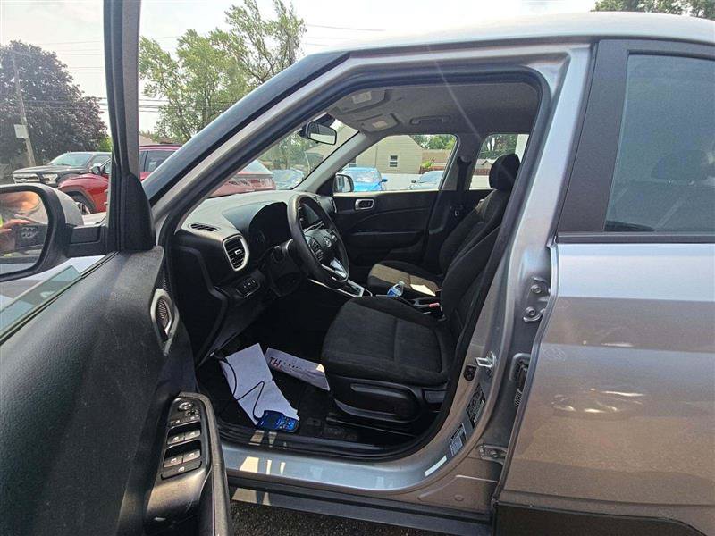 Used 2022 Hyundai Venue SE FWD image 7