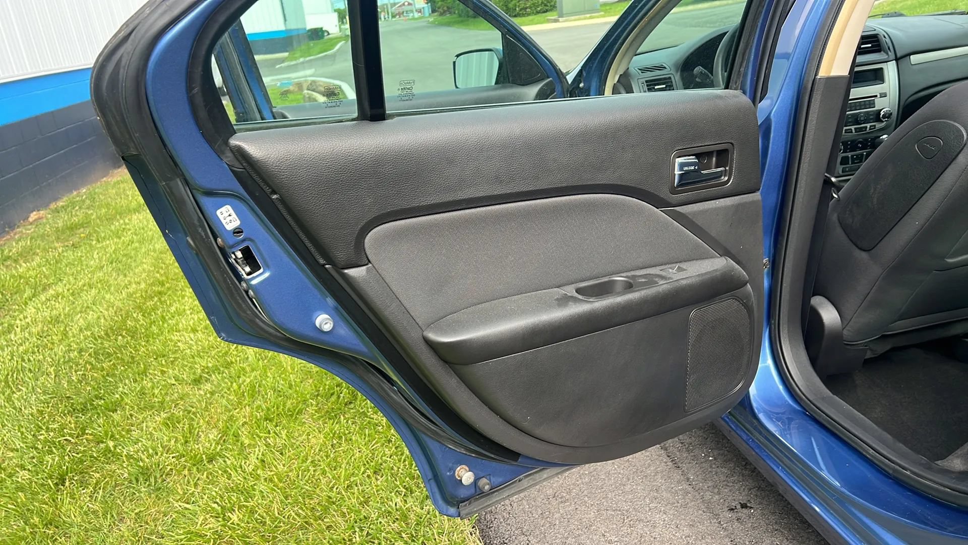 Used 2010 Ford Fusion SE FWD image 12