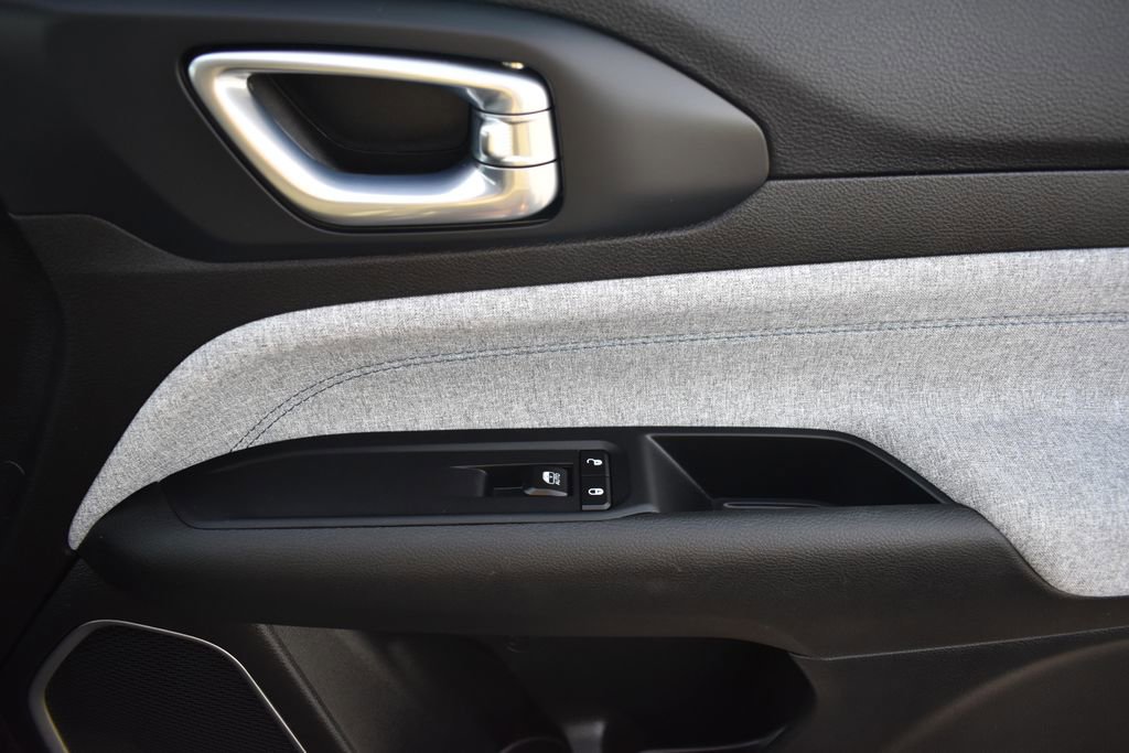 Used 2023 Jeep Compass Sport image 15