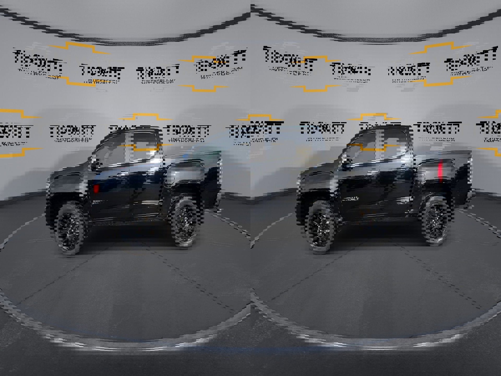 Used 2022 GMC Canyon Denali w/ Denali Black Edition Package image 6