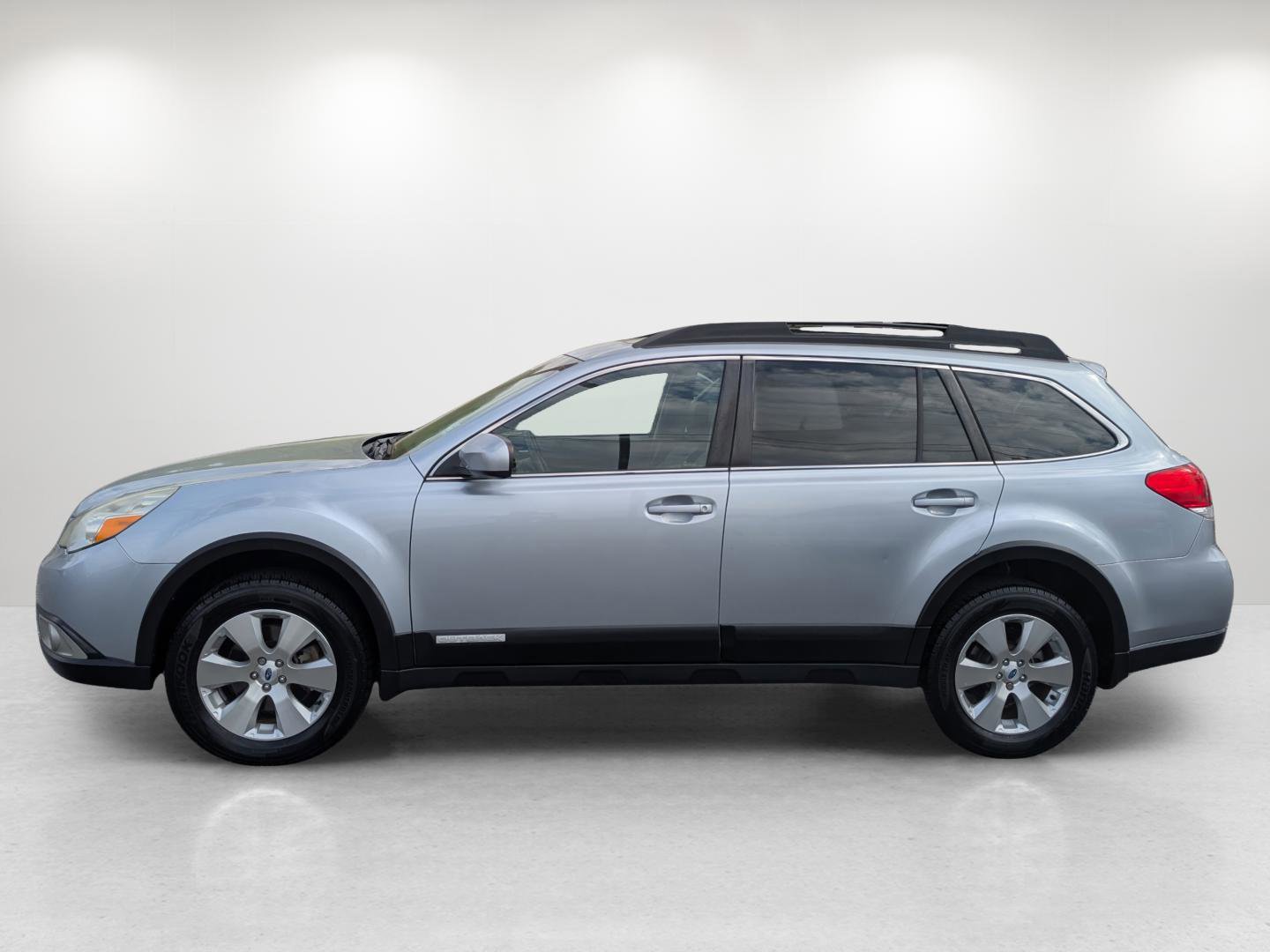 Used 2012 Subaru Outback 3.6R Limited w/ Moonroof Pkg image 8