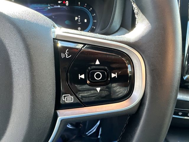 Used 2025 Volvo XC60 B5 Plus image 34