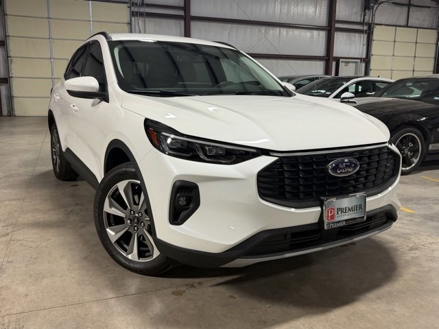 Used 2025 Ford Escape Platinum w/ Class II Trailer Tow Package