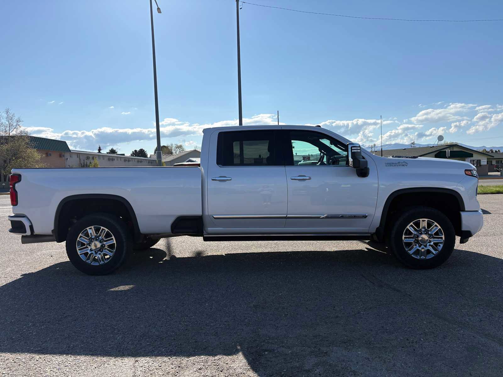 Used 2024 Chevrolet Silverado 3500 High Country w/ Technology Package AWD/4WD image 2