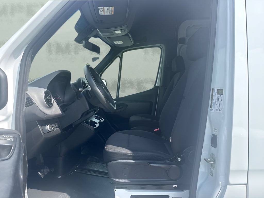 Used 2025 Mercedes-Benz Sprinter 2500 image 10